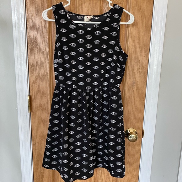 Black and White Print Dress - Picture 1 of 3